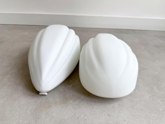 Image 1 of Set di 2 lampade da soffitto/parete in vetro bianco vintage