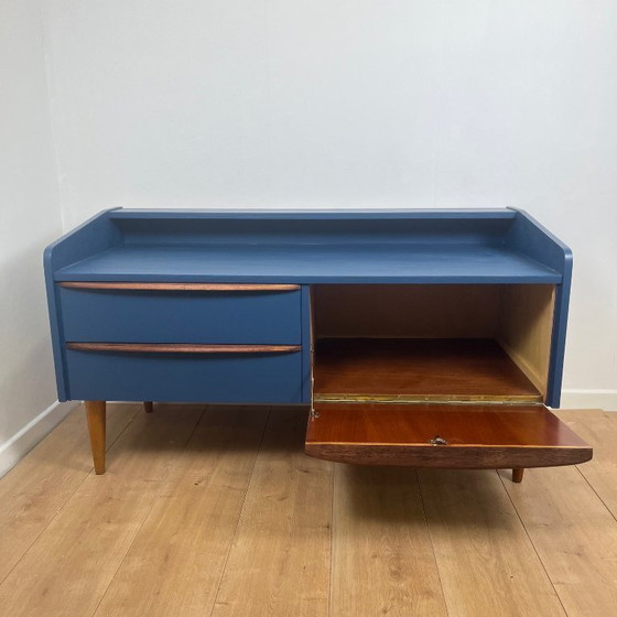 Image 1 of Laag dressoir/tv-meubel in middernachtblauw en hout, 1960