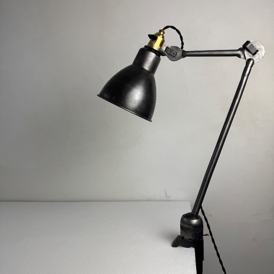 Image 1 of OUDE INDUSTRIËLE WANDLAMP “GRAS RAVEL” N° 204 Halfvast