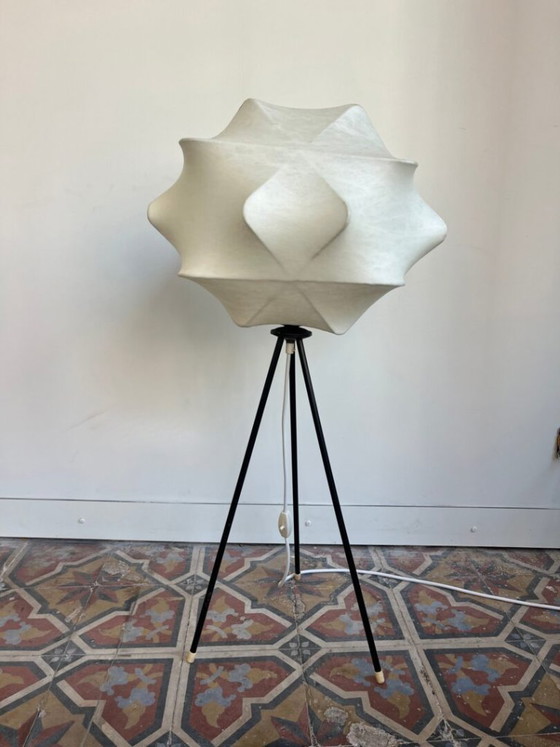 Cocoon Tripod Stehleuchte, Goldkant Leuchten – Stehleuchten, Metal (photo 6 of 15)