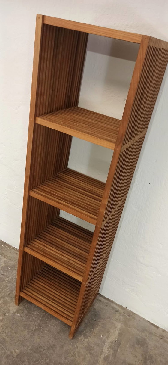 Image 1 of Bibliothèque en bois à lattes