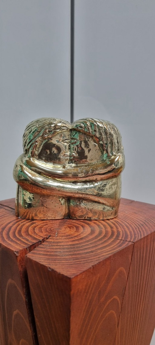Sculptuur geïnspireerd op Brancusi's De Kus