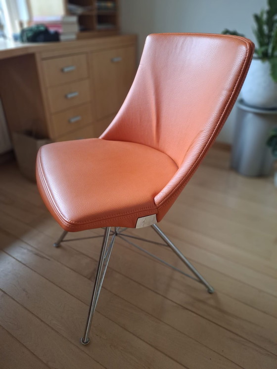 Image 1 of Orangefarbener Lederstuhl mit Metallbeinen
