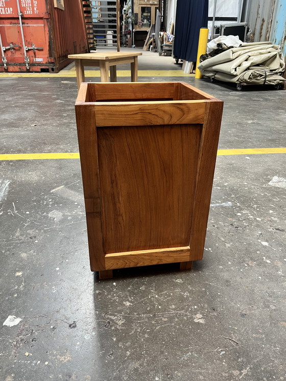 Image 1 of Plantador