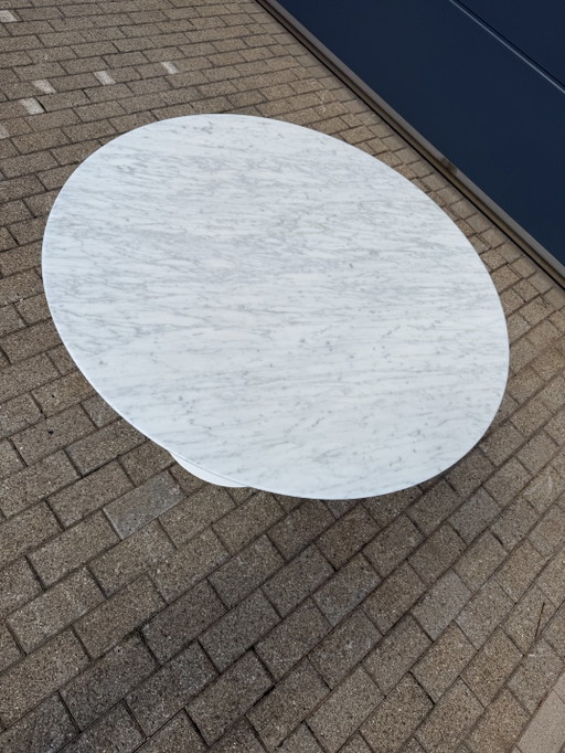 Originaler Knoll Tulip Esstisch, 107 cm rund, Statuarietto, matt, in neuwertigem Zustand!! Eero Saarinen (photo 2 of 15)