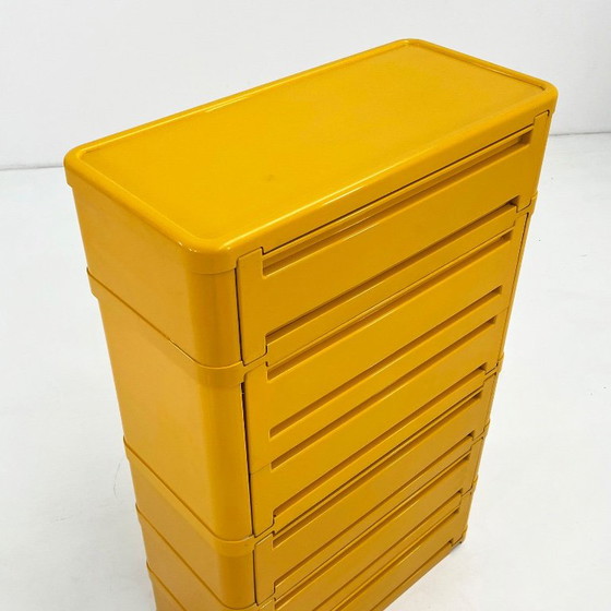 Cómoda amarilla de 6 cajones, modelo 4964, diseñada por Olaf Von Bohr para Kartell en la década de 1970. (photo 7 of 9)