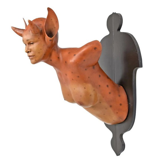 Image 1 of Daniel Painter Criatura fantástica Busto femenino Escultura de pared