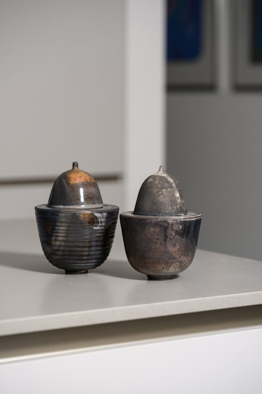 Studio Ceramic Box Duo – Mario Enke, Duitsland, 2010 · Reductiegebakken steengoed containers in grijze en blauwe tinten