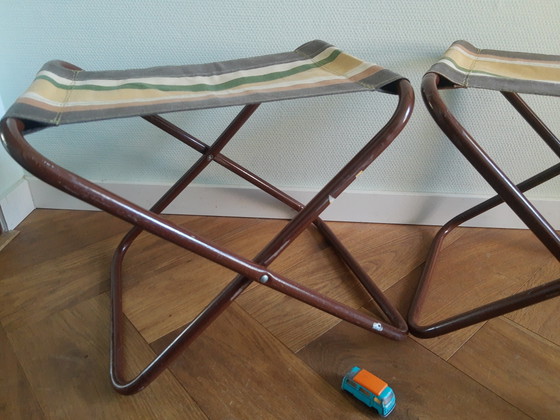 Set 70's Italiaanse buisframe campingkrukjes Grand Soleil, bruin – Tuinstoelen, Cotton, Metal (photo 10 of 12)