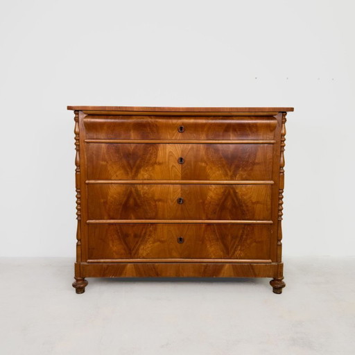 Elegant Biedermeier chest of drawers