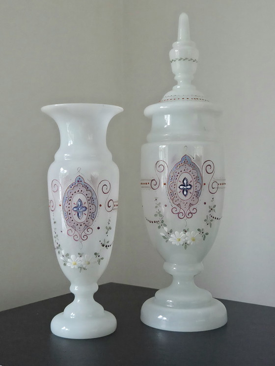 Image 1 of 2 antike deutsche Vasen aus Opalglas