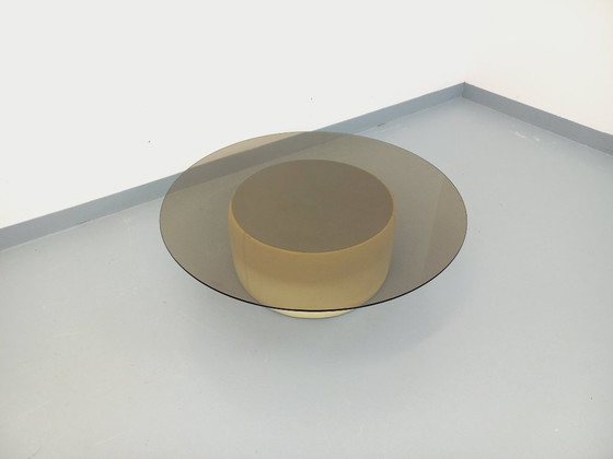 Image 1 of Vintage ronde salontafel van glas, leer en metaal, in Space Age-stijl uit de jaren 70.
