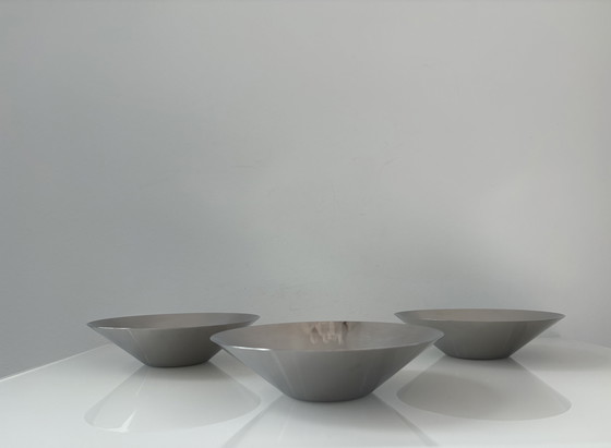 Image 1 of Ensemble de trois bols coniques en acier inoxydable