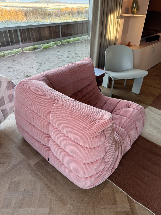 Image 1 of Ligne Roset TOGO hoekelement roze ribstof