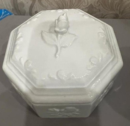 Boîte en porcelaine Lindt & Sprüngli - Décor de roses - Bonbonnière