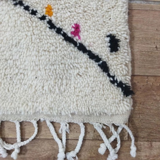 Image 1 of Wollen Azilal vloerkleed crème – ruiten en bloemmotieven handgeweven (173×110 cm)