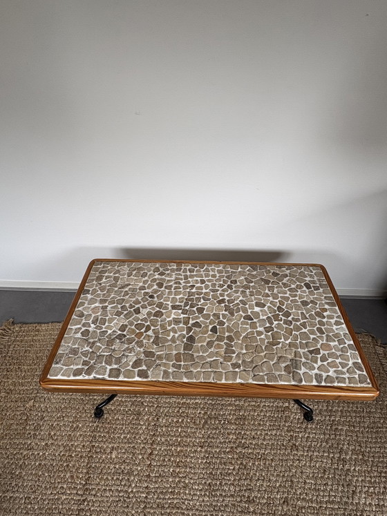 Image 1 of Table basse vintage en hêtre, pierre naturelle et fonte, style Japandi, l114 cm