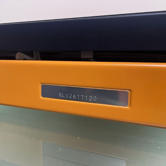 Image 1 of Macchina da scrivere Sperry Remington 10/50 gialla degli anni '70, funzionante, con custodia.