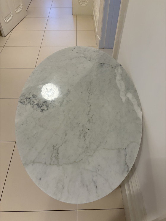 Image 1 of Ovaler Esstisch im Tulpenstil