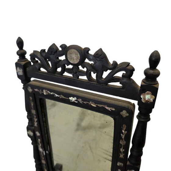 Image 1 of Miroir psychique chinois ancien incrusté de nacre