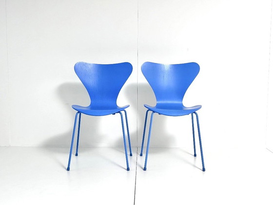1 Chaises Fritz Hansen Série 7, Arne Jacobsen, Trieste, Chaises de salle à manger, Bois, Métal, Bleu (photo 4 sur 15)