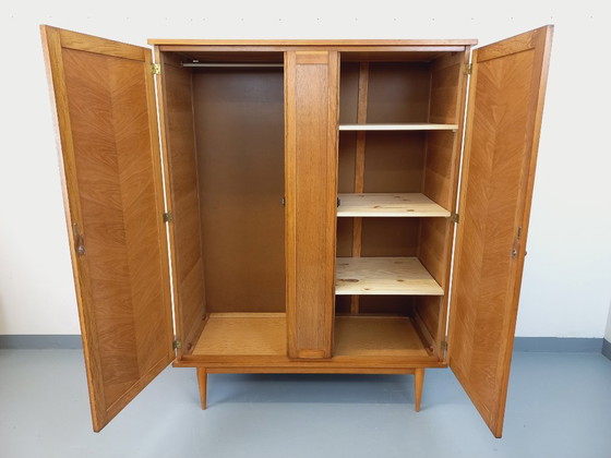 Image 1 of Vintage eikenhouten kledingkast uit de jaren 60