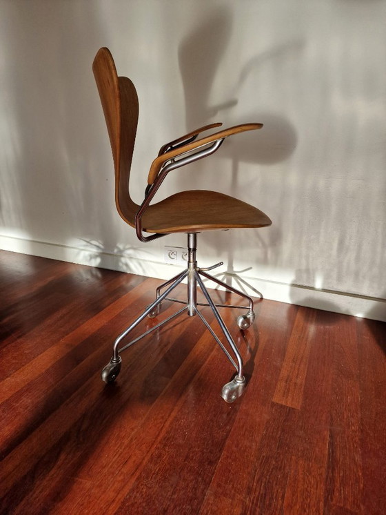 Image 1 of Sedia da scrivania girevole Early Edition modello 3217 di Arne Jacobsen per Fritz Hansen