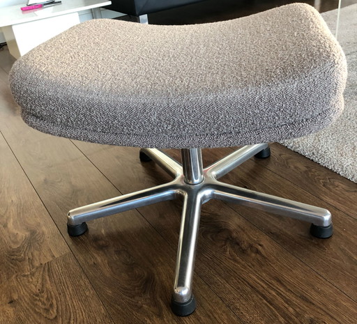 Artifort P141 pouf