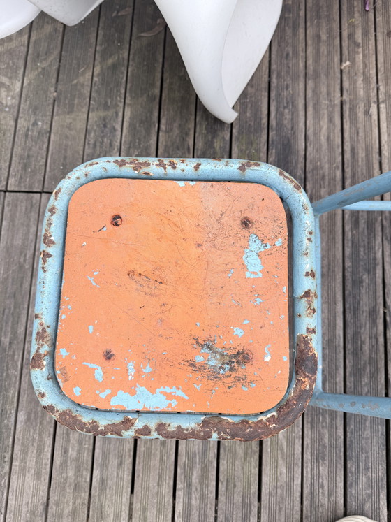 Image 1 of 2 tabourets anciens en métal vintage