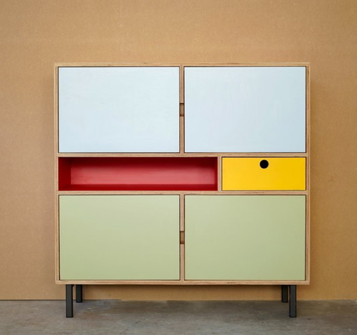 Berken kast met HPL laminaat berken. (prototype show model)
