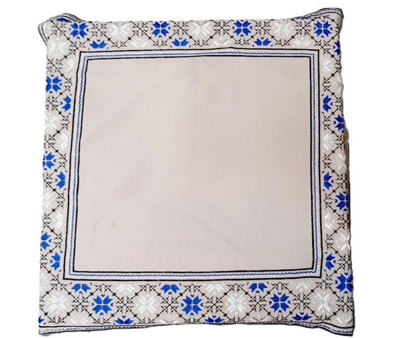 Image 1 of Vintage square hand embroidered tablecloth 63 x 63 cm