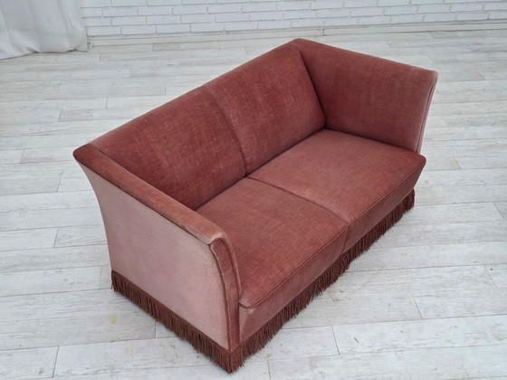 Image 1 of Divano danese a 2 posti, anni '70, in velluto rosa salmone originale.