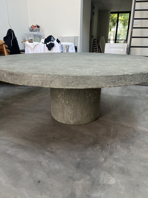 Round table