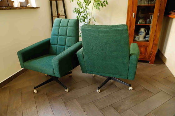 Image 1 of Coppia di sedie girevoli retrò su rotelle