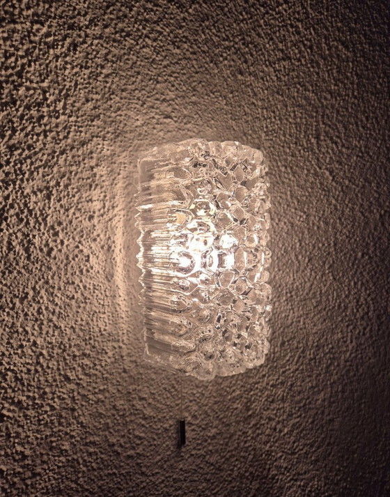 Image 1 of Glashütte Limburg wandarmatuur van ijsglas met trekschakelaar, vintage lamp uit 1960