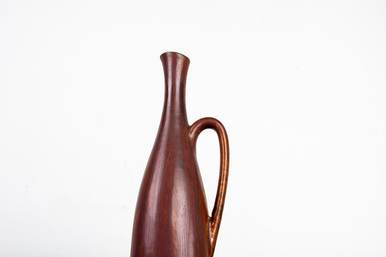 Image 1 of Bruin geglazuurde keramische vaas en kan door Gunnar Nylund voor Rörstrand Zweden 1960.