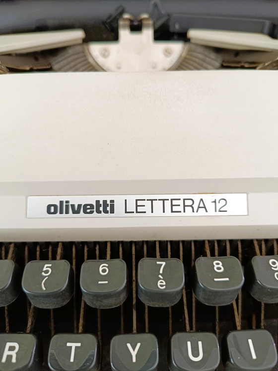 Image 1 of Macchina da scrivere Olivetti Lettera 12