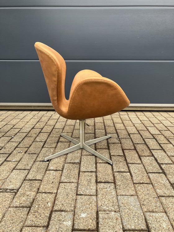 Image 1 of Original Vintage Fritz Hansen Swan Chair From 01-1975 in Beautiful Vintage Camel-Cognac Leather. In New Condition!!!