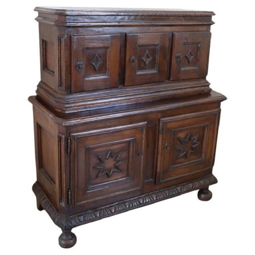 Antique Buffet in Solid Walnut, Italy 17th Century