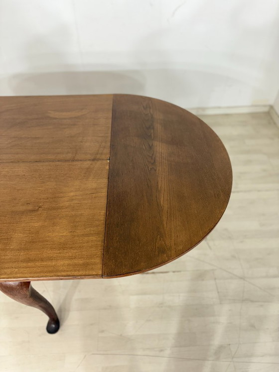Image 1 of Classic Chippendale dining table – Round extendable table made of solid wood with timeless elegance