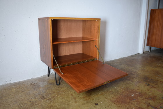 Image 1 of Commode vintage des années 1960, table de chevet, table d'appoint, style milieu du siècle