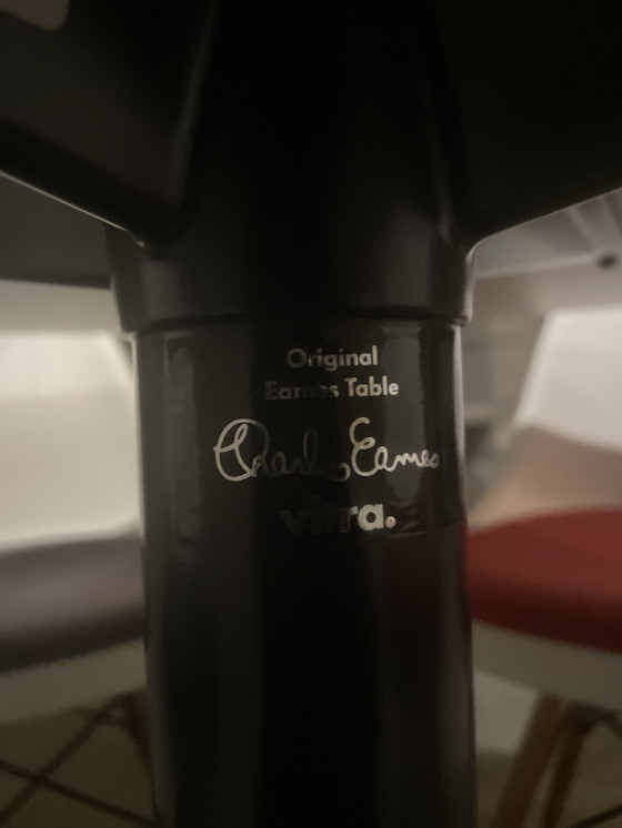 Image 1 of Original Charles Eames Table Vitra and 5 white Plastic Chairs Vitra with tangerine cushion