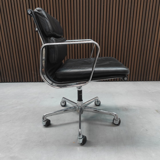 Image 1 of Herman Miller Eames EA217 - Pelle nera vintage