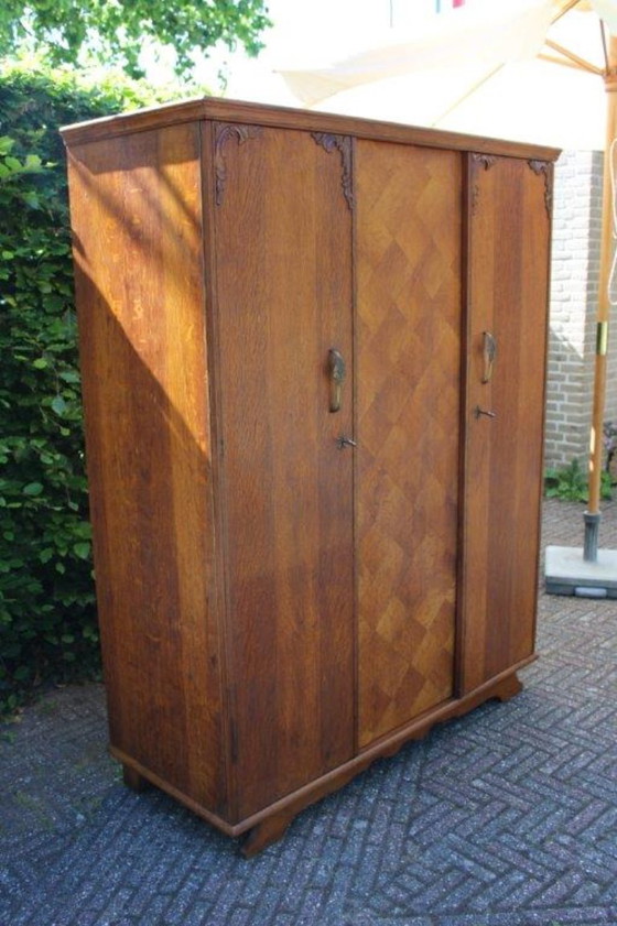 Image 1 of Vintage (50-60) 3-deurs houten kledingkast, 1/3 leg 2/3 hang