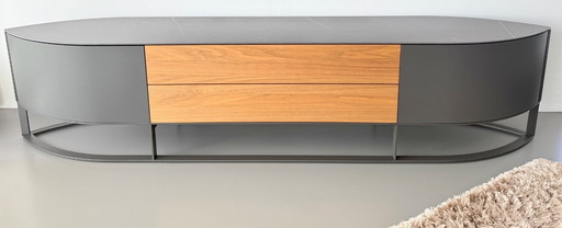 Hulsta Navis Meuble TV bas équipé d'un éclairage.