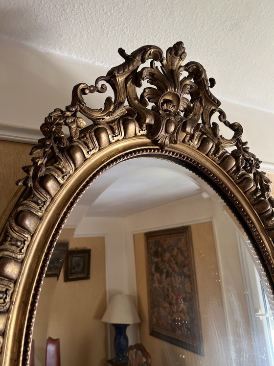 Image 1 of Antiker ovaler Spiegel mit vergoldetem Stuck und Ornamenten