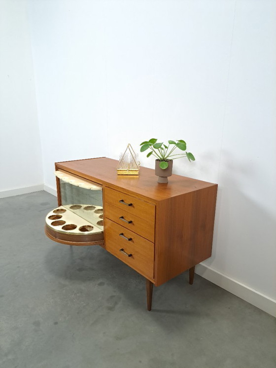 Image 1 of Aparador enchapado con barra giratoria y cajones, mueble bar