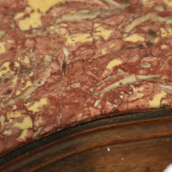 Image 1 of Table de nuit en marbre bombé antique