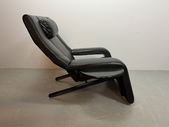 Image 1 of Italian Mid-Century Design 'Kilkis' Black Leather Lounge Chair with Integrated Small Sidetable, Designed by Ammaniti & Vitello 