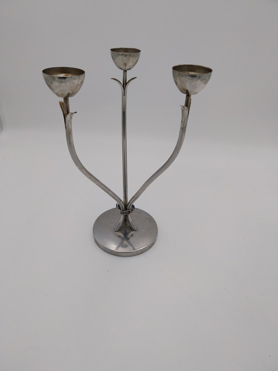 Image 1 of Un candelabro Art Déco a tre luci. Spagnolo, anni '70, in acciaio inossidabile.